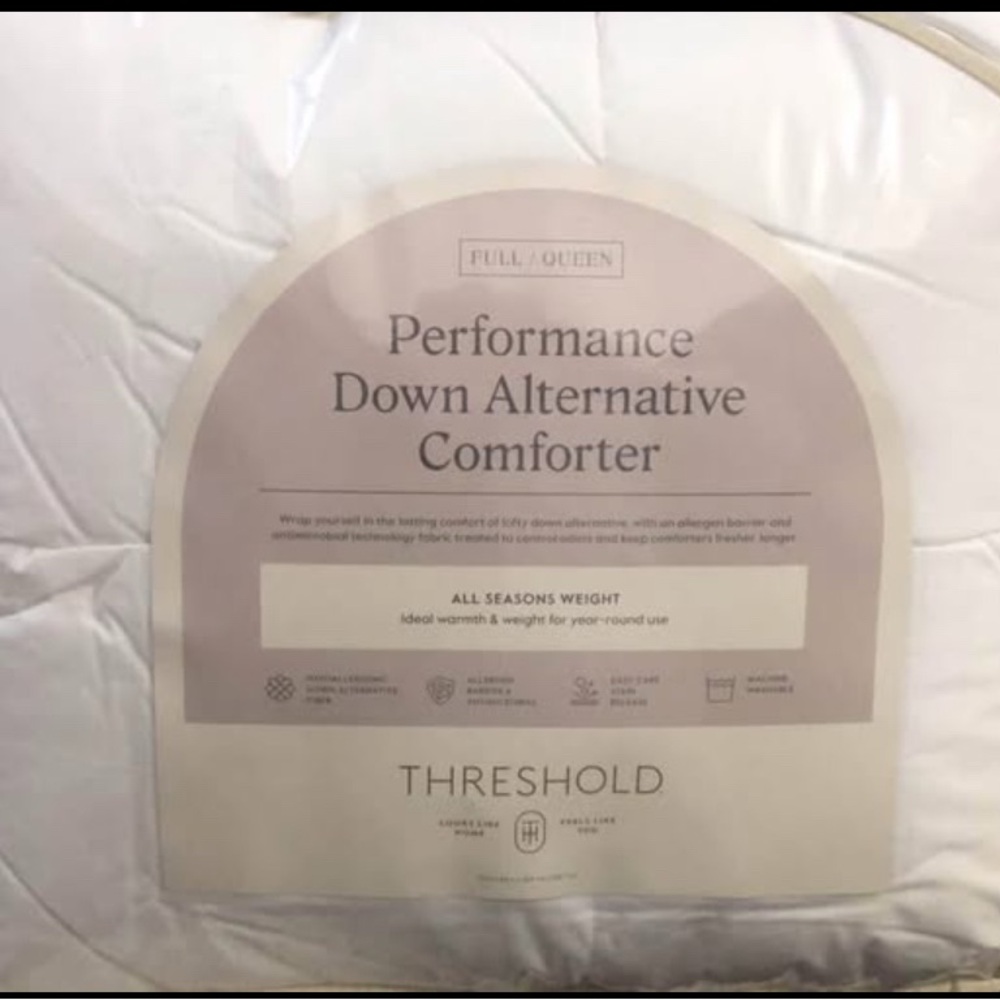 Full/Queen Threshold White Down Alternative Comforter